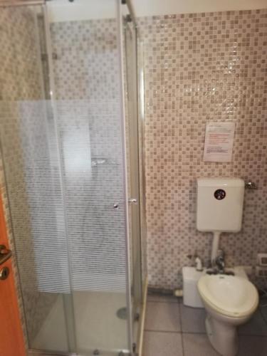 Quadruple Room with Private Bathroom image 10
