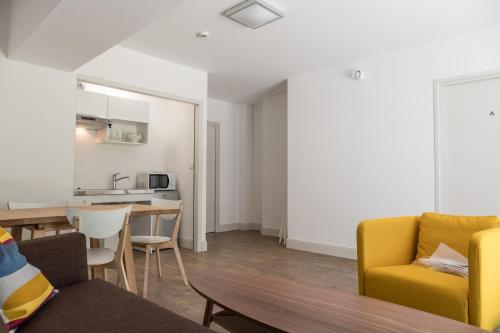 2 bedrooms, 3 beds