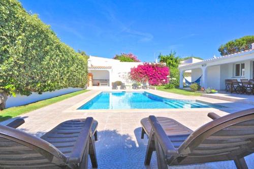  Benfarras Villa Sleeps 6 Pool Air Con WiFi in Benfarras