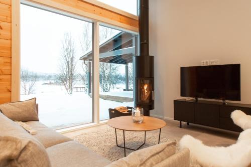 Riverside luxury suites in แลพแล็นด์