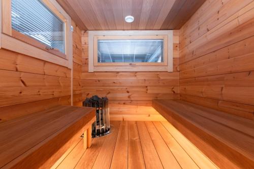 Riverside luxury suites in แลพแล็นด์