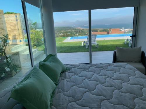 2 bedrooms, 6 beds