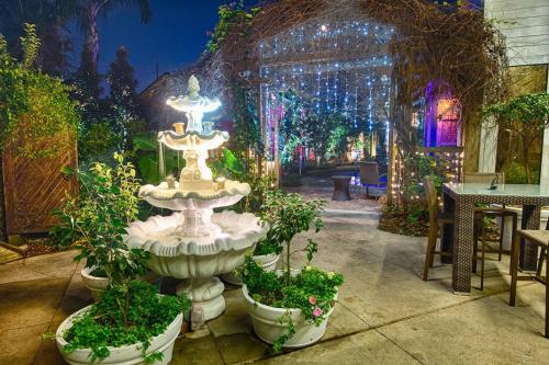 4 BR - Sleeps 8! Best location next to Bourbon Street! - image 4
