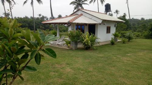 Maxlanka Beach Villa