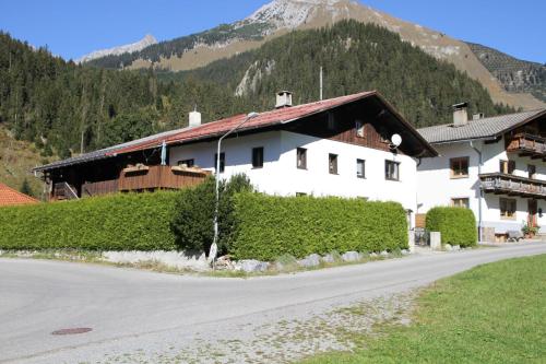  Haus-Ruitelspitzblick, Pension in Elbigenalp