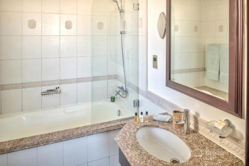 Dream Inn - Royal Palm Beach Villa - image 13