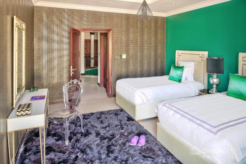 Dream Inn - Royal Palm Beach Villa - image 11