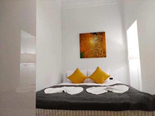 Family apartments in Lviv center with balcony - image 7