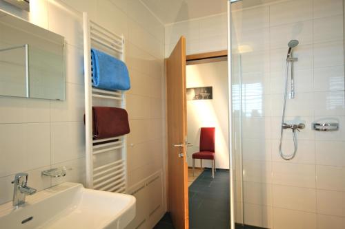 2 bedrooms, 3 beds