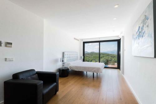 Fabulous Contemporary Villa Pool & Sea Views - image 10