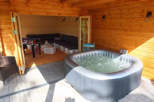 Spa, Ferienhaus TRAUM AM SEE mit Sauna und Whirlpool in Zislow