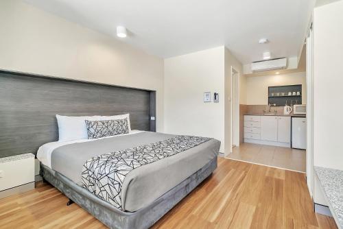 Surf Beach Motel Port Hastings Valley Motel is a popular choice amongst travelers in Port Macquarie, whether exploring or just passing through. The property has everything you need for a comfortable stay. Laundry service, 