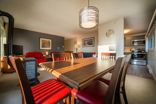 Sun & Ski Inn and Suites - image 10