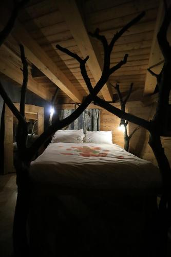 One room - Tap to explore photos