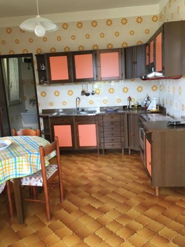virtuve, Il giardino sul mare in Cava D'Aliga