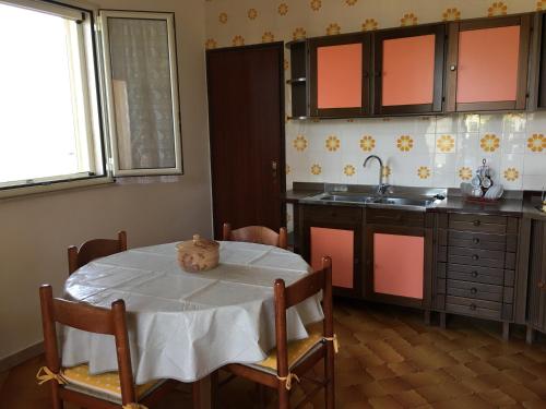 virtuve, Il giardino sul mare in Cava D'Aliga