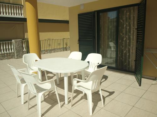 2 bedrooms, 4 beds