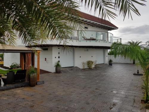 Entrance, 154 Pearl Beach in Airport Road