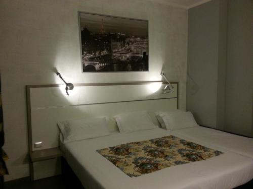 1 queen bed, 2 twin beds