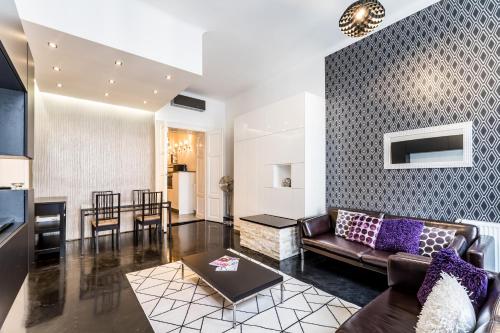 BpR B&W Elegant Home, Budapest (photo 3)
