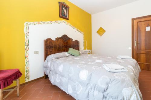 2 queen beds, 1 twin bed