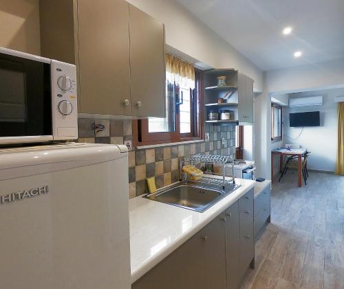  Stone Tower Retreat, Oasis of Peace in Aristoménis