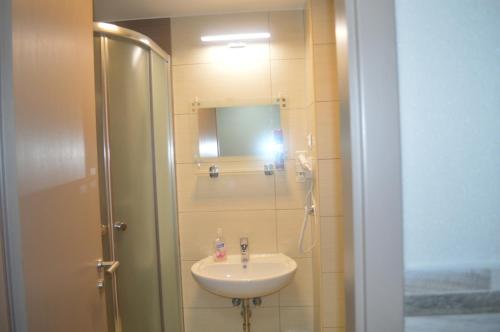 Siófok Ezüstpart Granada Közvetlen Vizparti Prémium Apartman - image 8