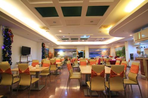 The Hermit Inn in Wuqi District