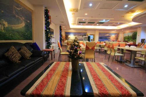 The Hermit Inn in Wuqi District