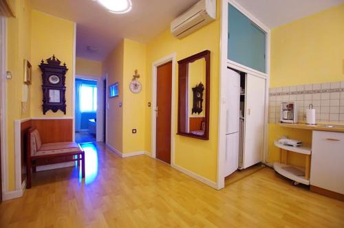 Apartments with WiFi Zadar - 13850 - image 7