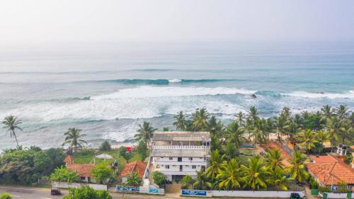 Jayanthi Surf Dreams Mirissa