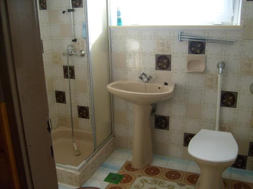 Bathroom, Fitos Apartman in Kertvaros