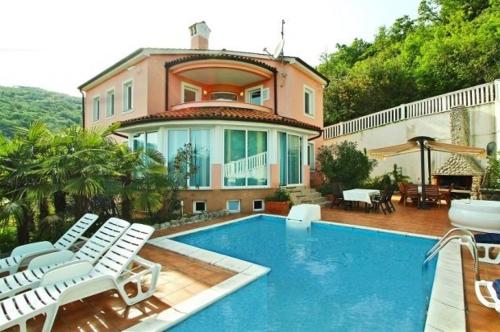  Holiday house in Opatija with sea view, terrace, air conditioning, Wi-Fi (4609-1), Pension in Opatija bei Veli Brgud