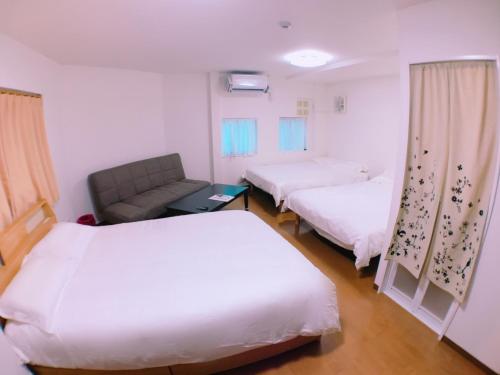Osaka Sinsei Guest House Daikokukan Room Type - Family Room
