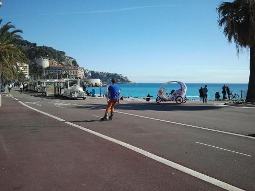 Nice Centre - Apartment with balcony and stunning sea view! - image 3