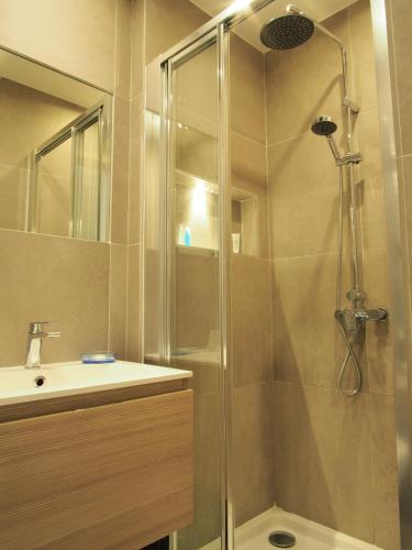 Nice Centre - Apartment with balcony and stunning sea view! - image 9