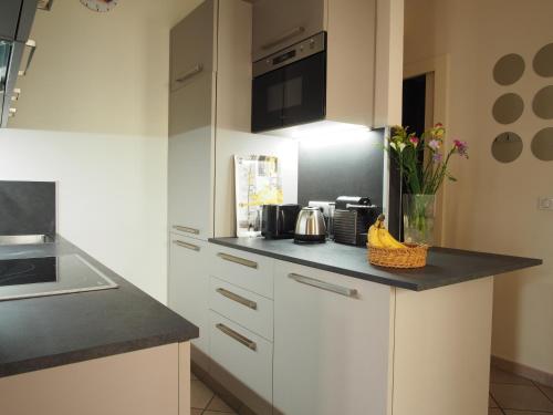 Nice Centre - Apartment with balcony and stunning sea view! - image 12