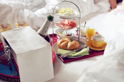 Saint SHERMIN bed breakfast & champagne - image 9