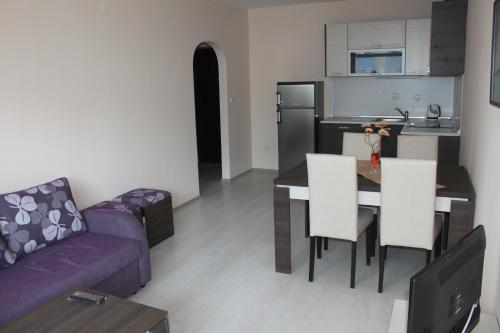 One-Bedroom Apartment with Balcony room in Rose Garden Omax Apartments