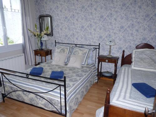 1 queen bed, 1 twin bed