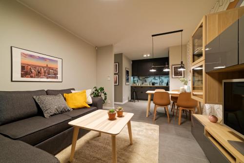 2 twin beds, 1 sofa bed