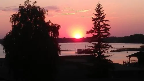 Ferienwohnungen Am Seeufer 11 in Waren Müritz, Deutschland