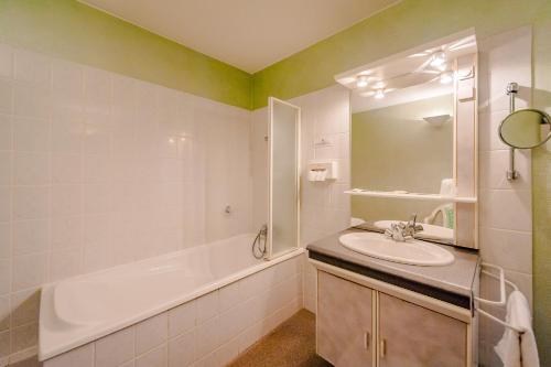 2 double beds