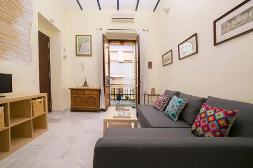 Alohamundi Valvanera, Seville