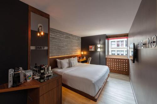 Henri on 24 Hotel Chelsea, Sonder by Marriott Bonvoy – New York, NY