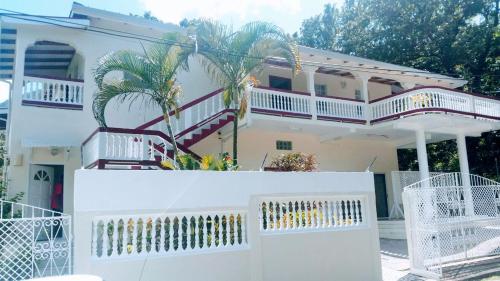 Entrance, Diamondview in Soufriere