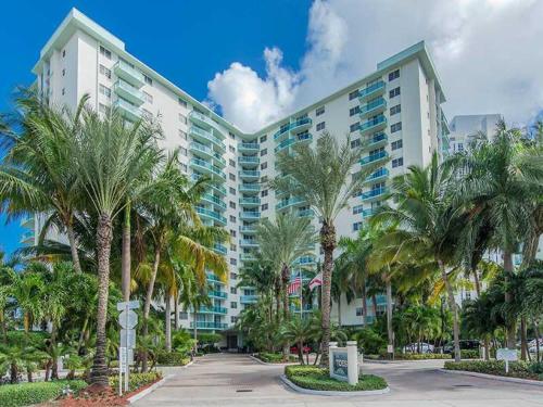 Miami Hallandale Condo, Partial Ocean View Direct Beach and Pool Access Miami Hollywood Beach, Hollywood