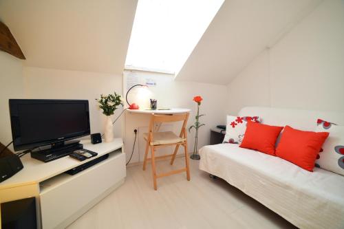 Studio apartment White - image 12
