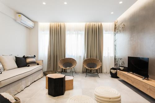 *** Apt 110m2 3bed 2bath, walk to Acropolis ***
