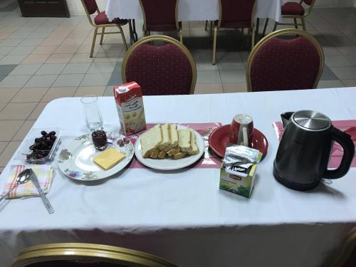 طعام و مشروبات, Maple Leaf Korean Hotel in تيسانو